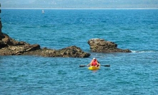 Kayaks por zonas rocosas